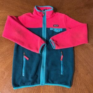 Girls Patagonia synchilla fleece- great condition. Small discoloration on sleeve